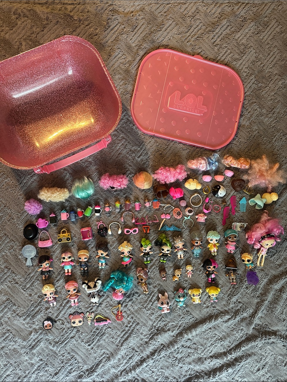 L.O.L. Surprise! Pink Glitter Carry Case with Assorted Dolls & Accessories